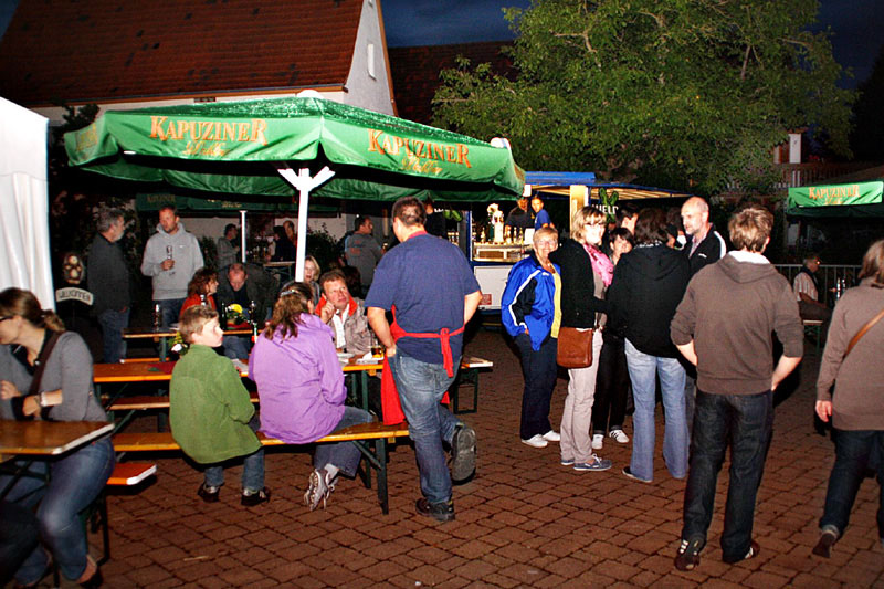 Gemütliche Stimmung auf dem Dorffest Ehrstädt