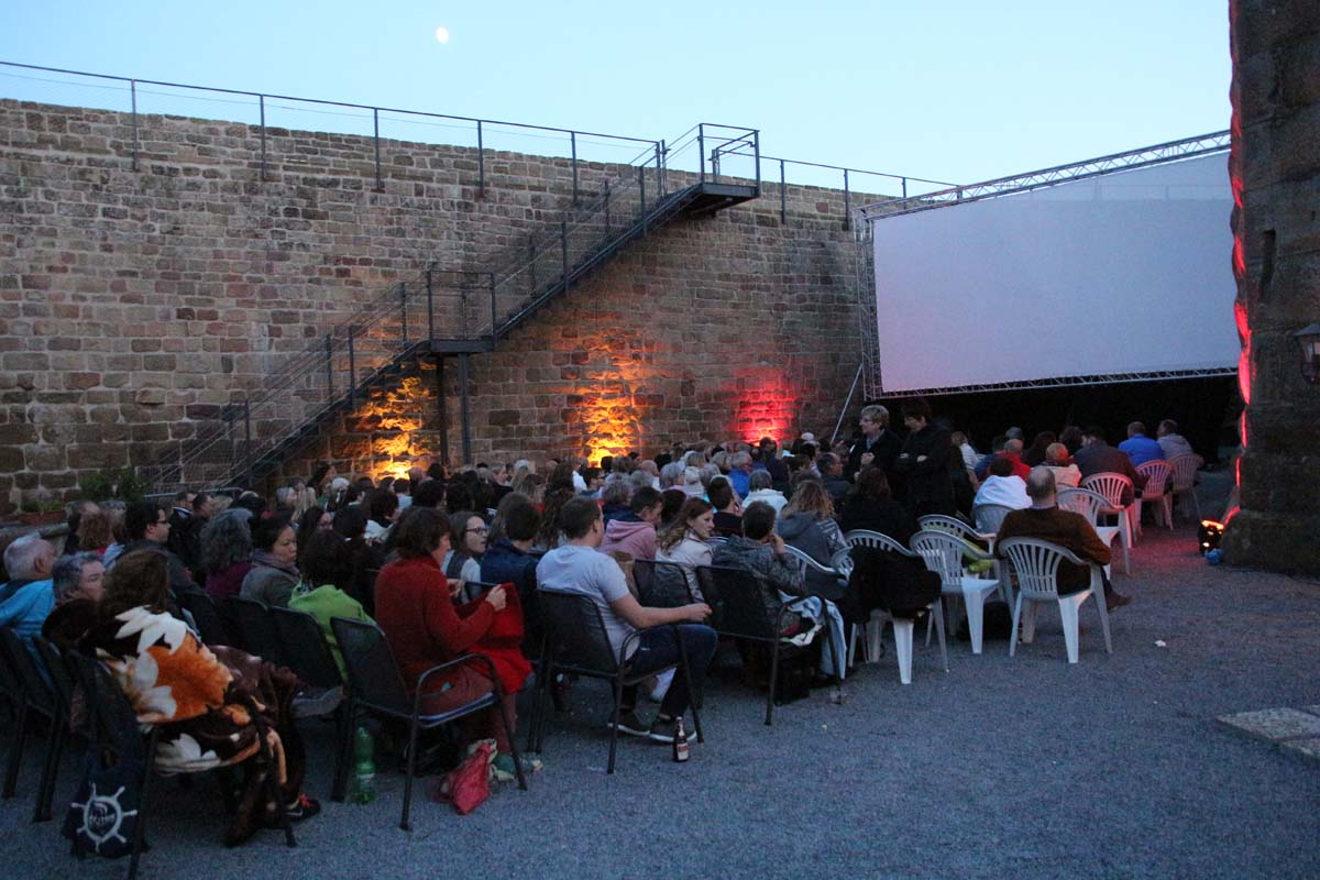 Sommerliche Abende lockten Besucher zum Open Air Kino