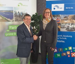 2015-11-06_AVR_Energie_baut_Photovoltaikanlage_zur_Eigenstromnutzung_auf_dem_Dach_des_Abfallentsorgungszentrums_in_Sinsheim