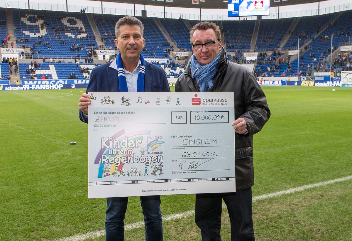 10.000 Euro für „Kinder unterm Regenbogen“