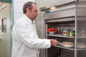 Lebensmittelkontrolleur_Rudi_Wolf