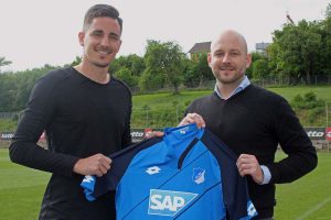 TSG-Direktor-Profifußball-Alexander-Rosen-(rechts)-mit-Neuzugang-Benjamin-Hübner-(links)