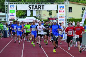 19.07.2012 1.Firmenlauf der Volksbank Kraichgau in Sinsheim  Start zum ersten Sinsheimer Firmenlauf der Volksbank Kraichgau