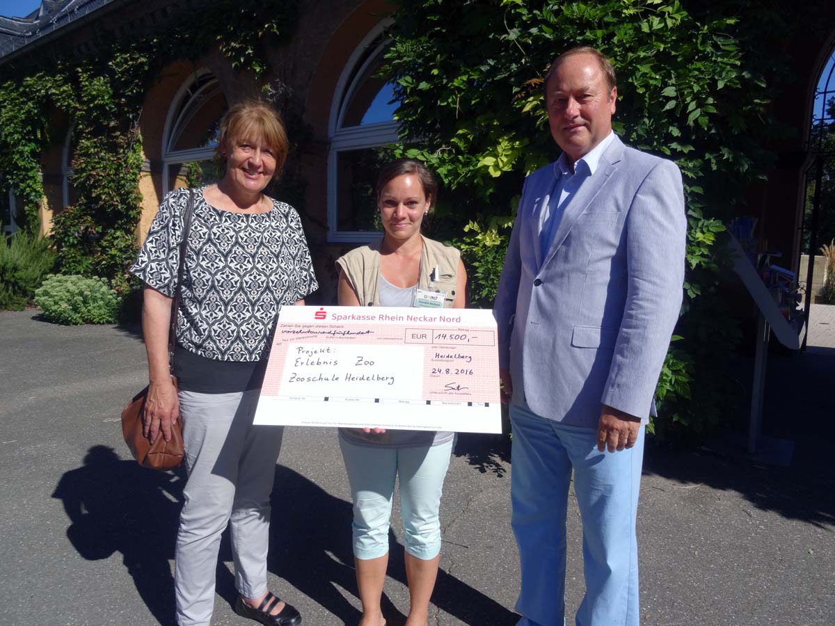 Scheckübergabe Erlebnis Zoo