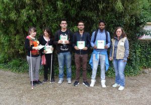 Schüler der Schlossschule Ilvesheim mit den neuen Büchern