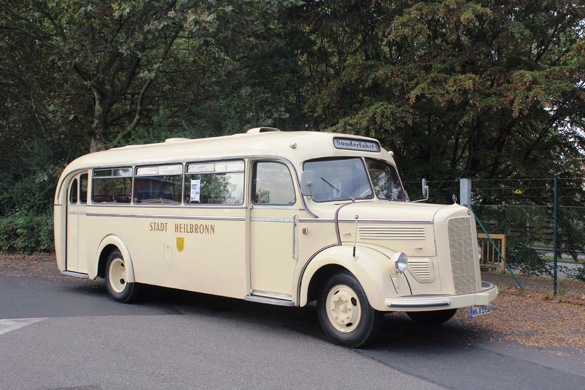 Historische Busse im Krebsbachtal