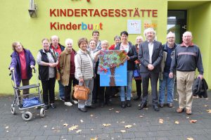 2016-47_vor-der-kindertagesstaette-kinderbunt