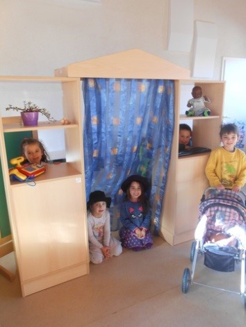Neues Spielhaus in der evangelischen Kindertageseinrichtung