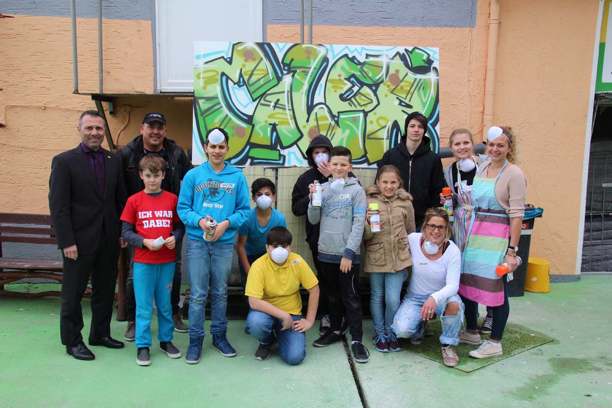 Kunterbuntes Graffitiprojekt für Jugendliche
