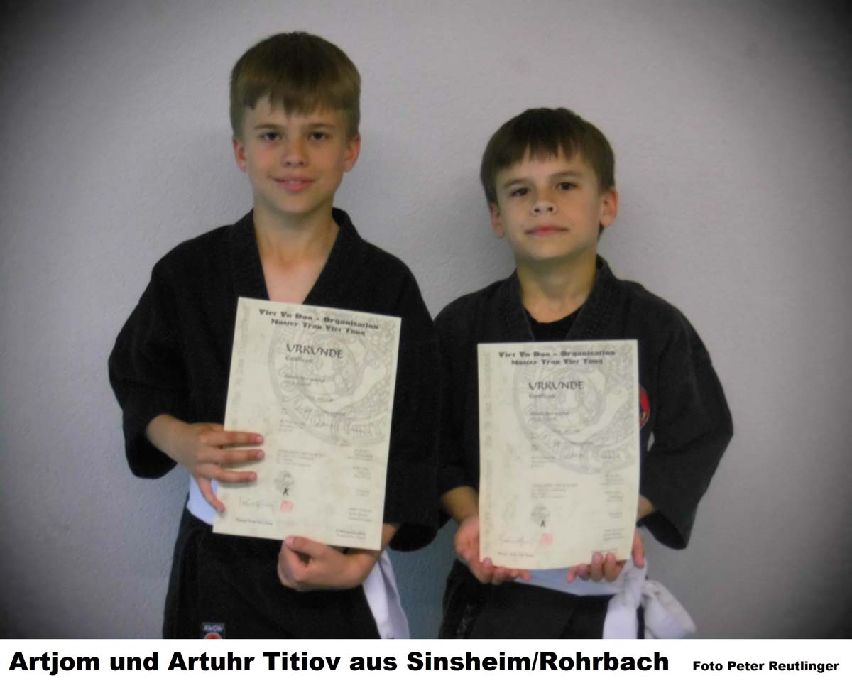 Artjom und Artuhr Titov aus Sinsheim/Rohrbach bestehen Prüfung