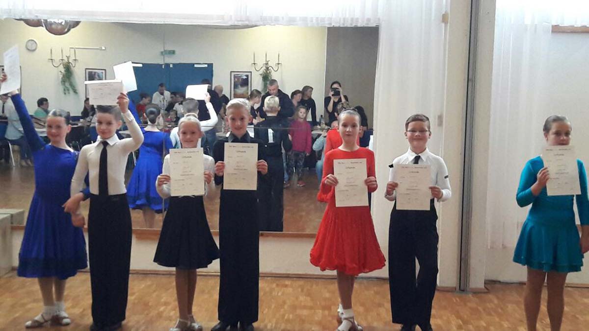 Jugend und Senioren erfolgreich auf dem Turnierparkett