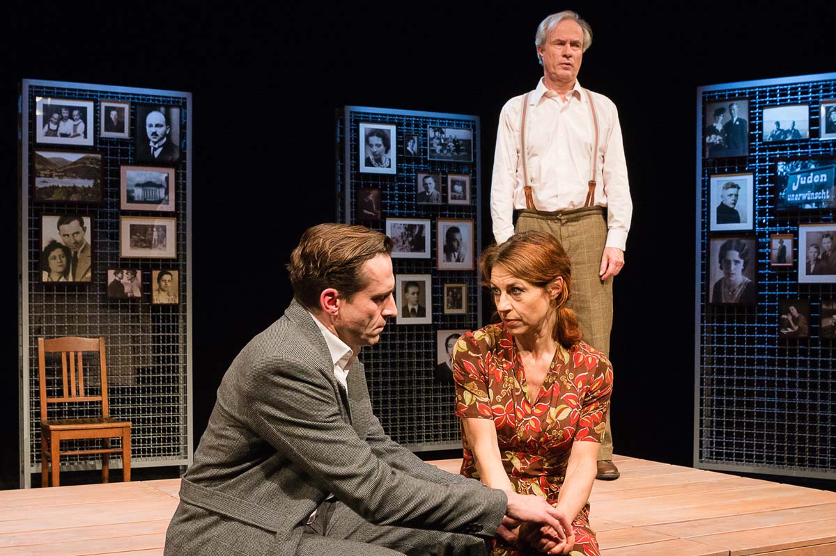 Uraufführung – Es wird schon nicht so schlimm!