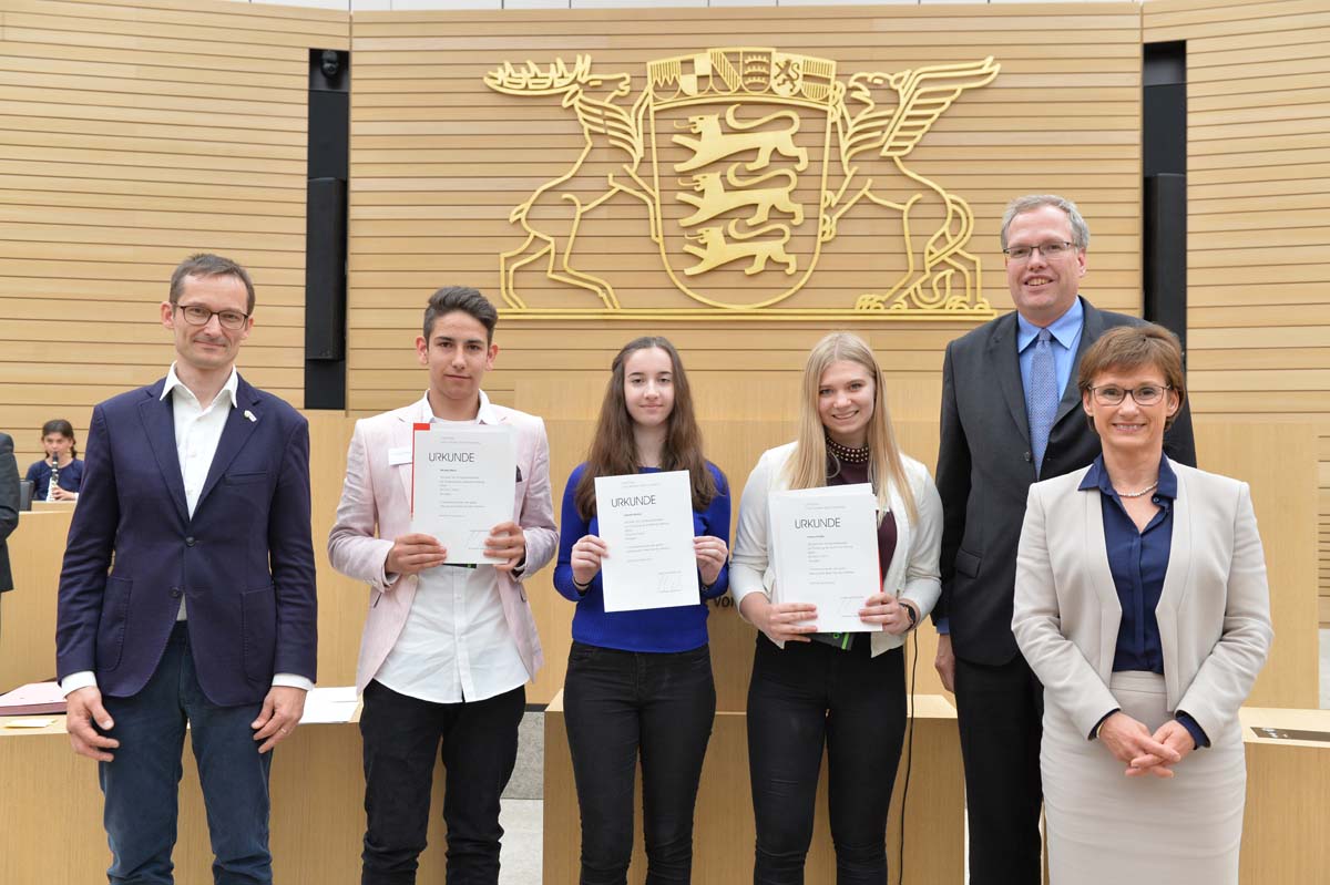 Erste Preisträger des 60. Schülerwettbewerbs des Landtags geehrt