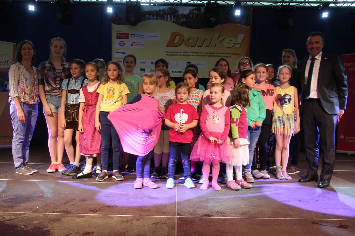 Kinder und Jugend des Tanzcentrum Sinsheim eröffnen den Auftrittsreigen