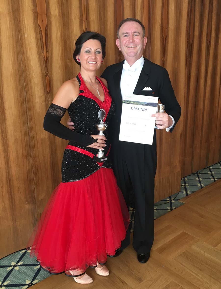 Freude über Aufstieg in die zweithöchste Turniertanzklasse