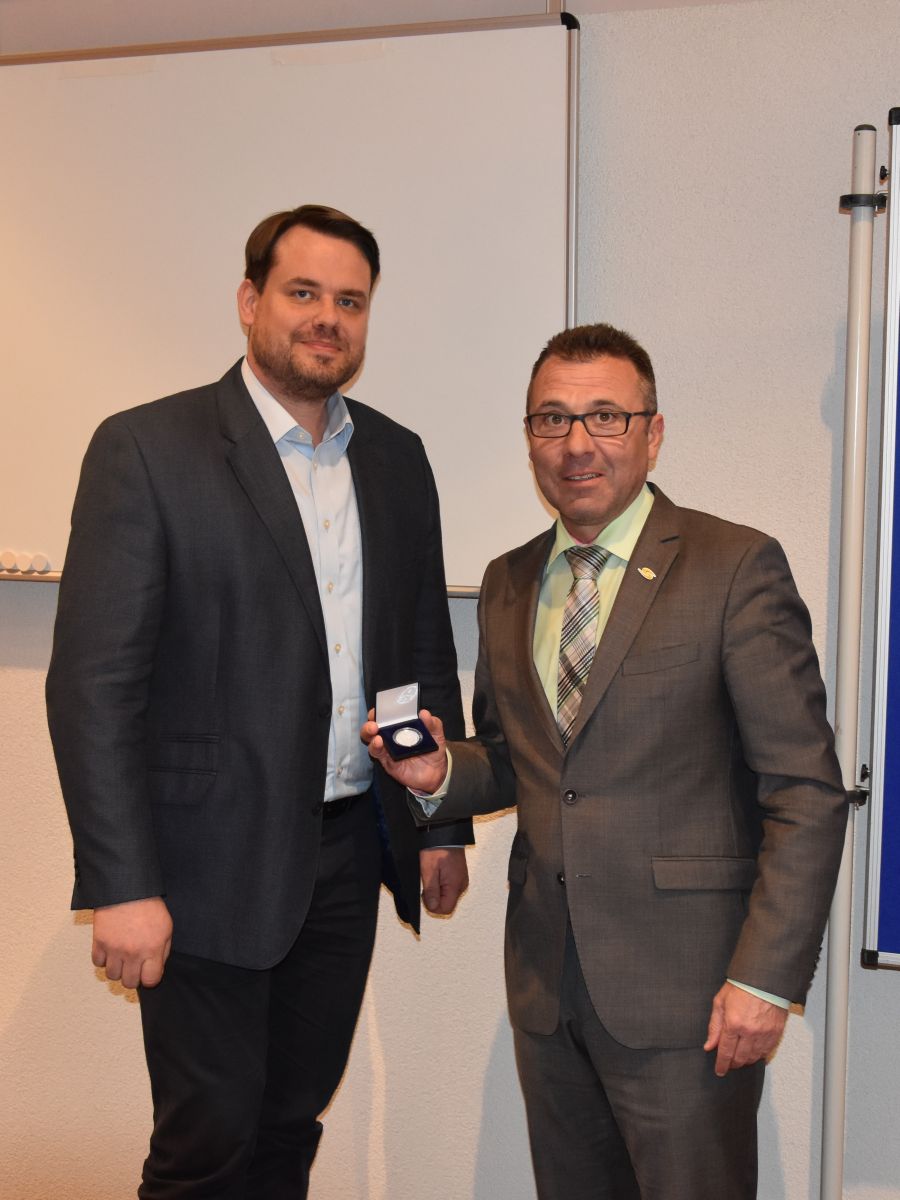 Schauprägen mit dem Fallhammer anlässlich des 1250-jährigen Jubiläums