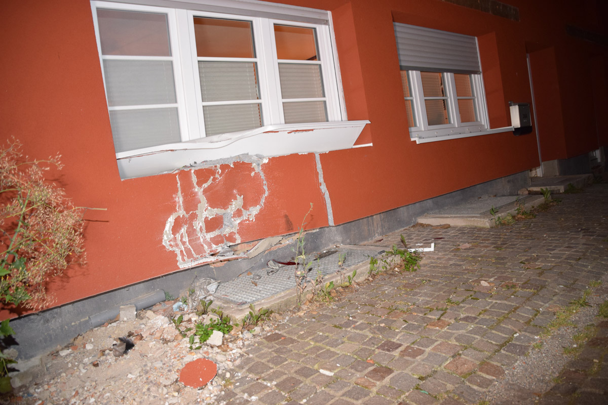 Epfenbach: Auto prallte gegen Wohnhaus