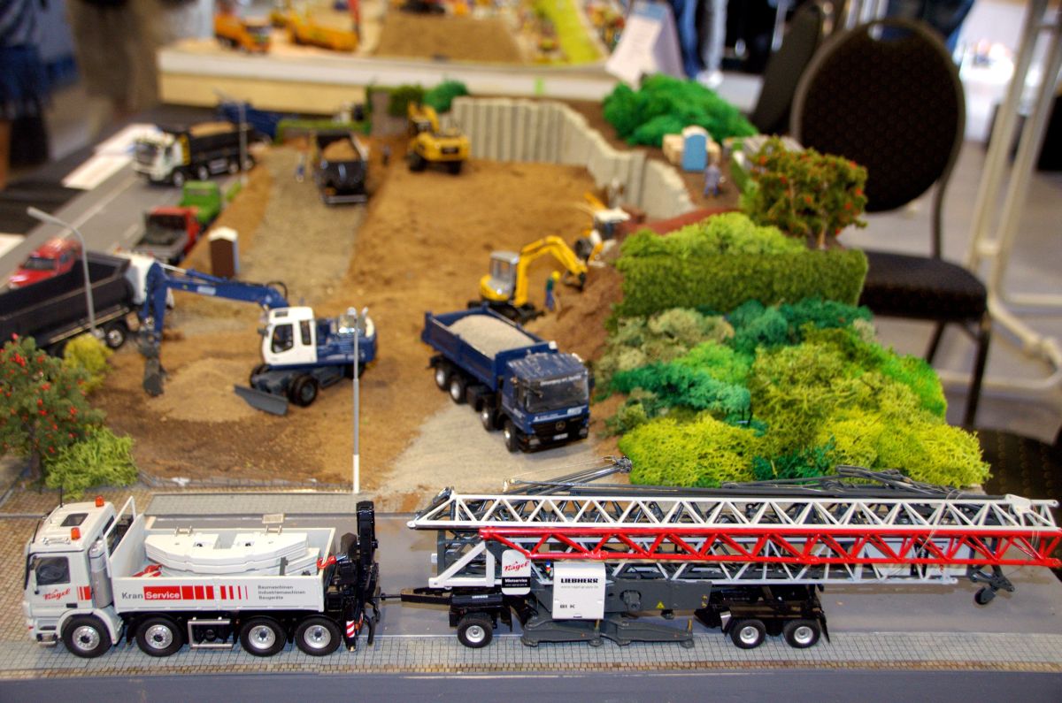 Riesen Baumaschinen in Miniaturformat
