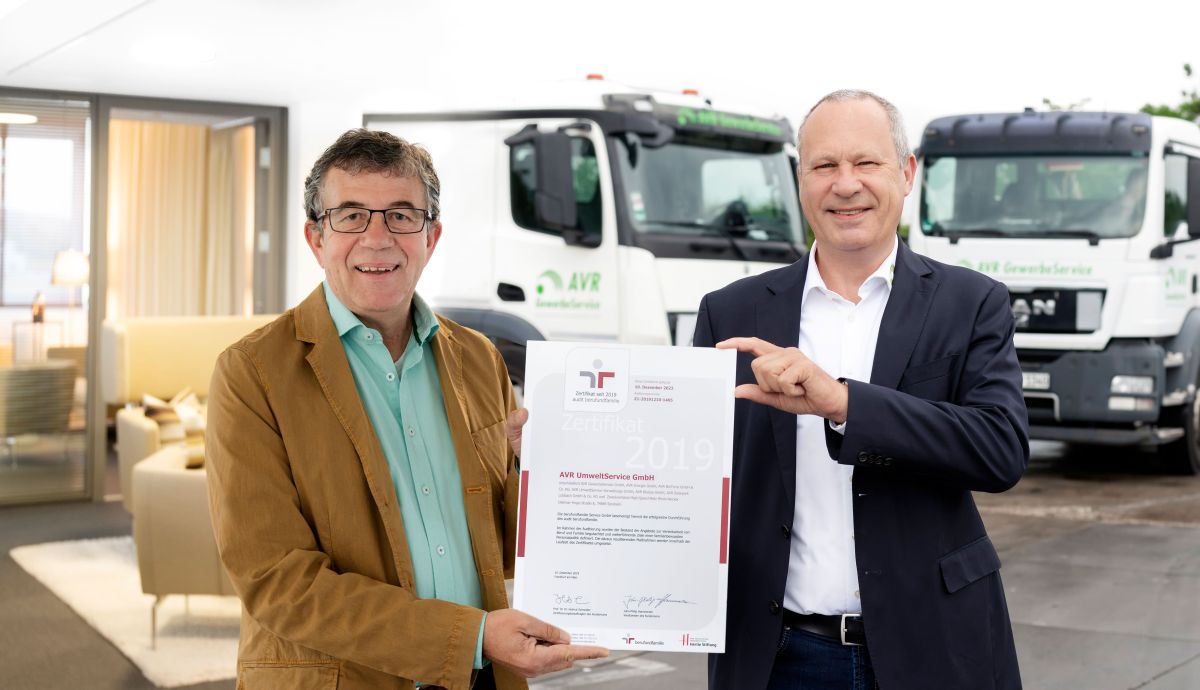 Zertifikat Beruf und Familie offiziell übergeben