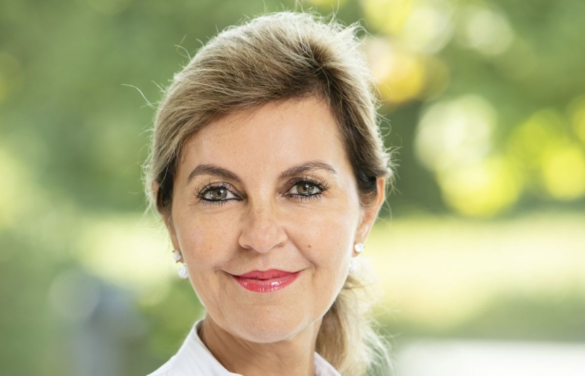 Kosmetische Operationen an Brust und Bauchdecke – Was übernimmt die Krankenkasse?