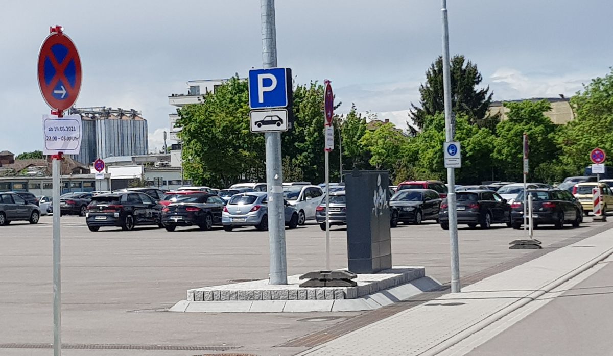 Halteverbot Schwimmbadparkplatz