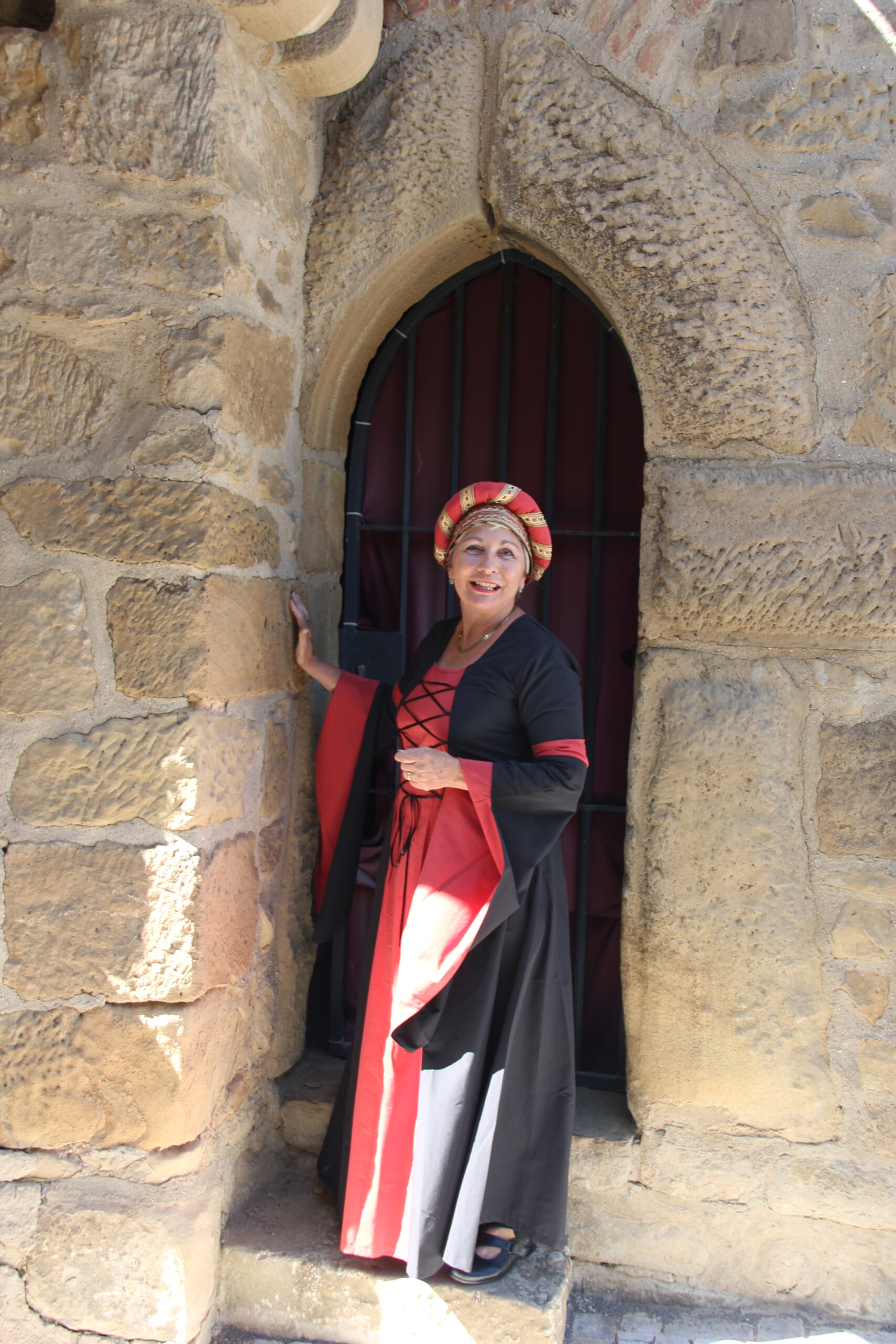 Frau Hesch (3)_hochkant vor Tor