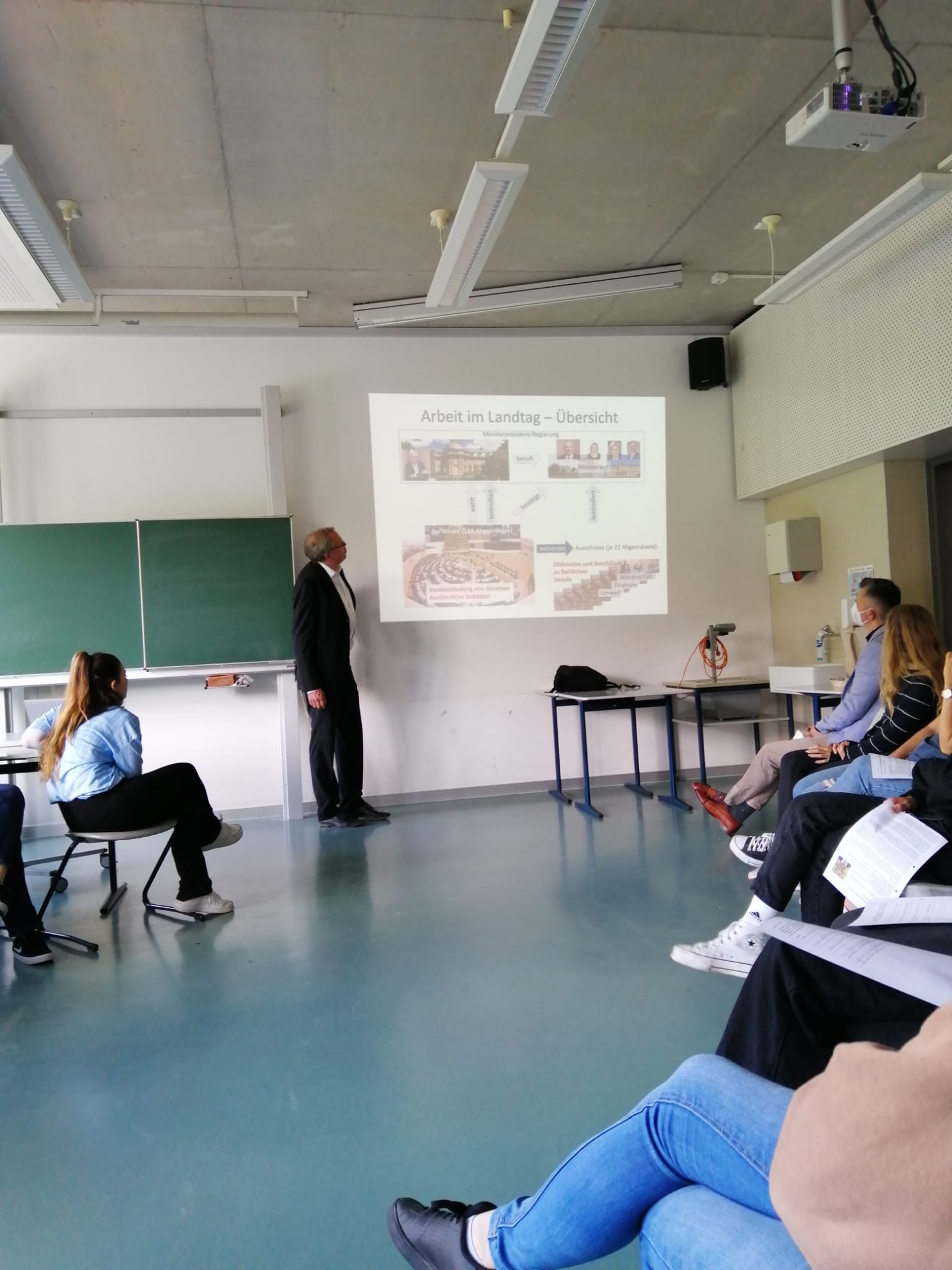 Wie wird Politik für junge Menschen attraktiver?