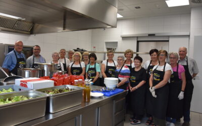 Oberbürgermeister Jörg Albrecht kocht