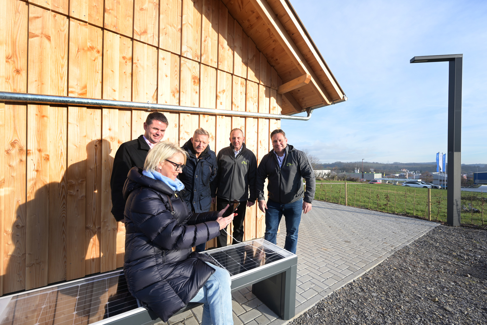 2023-12-20_SMARTE Solar-Sitzbank und Solarleuchte Chillplatz Mühlhausen