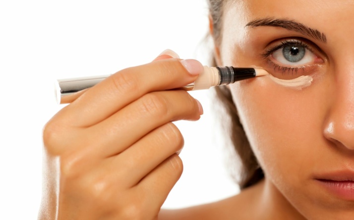 Dieser TikTok-Trend bekämpft Augenringe in 1 Minute!