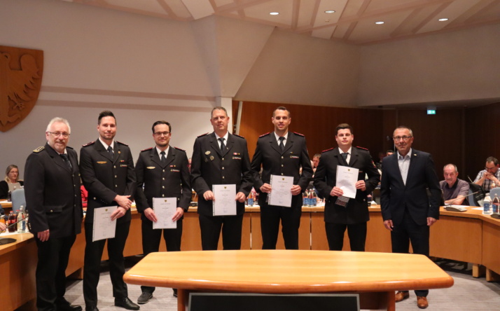 Neue Führungskräfte für Feuerwehrabteilungen in Sinsheim gewählt