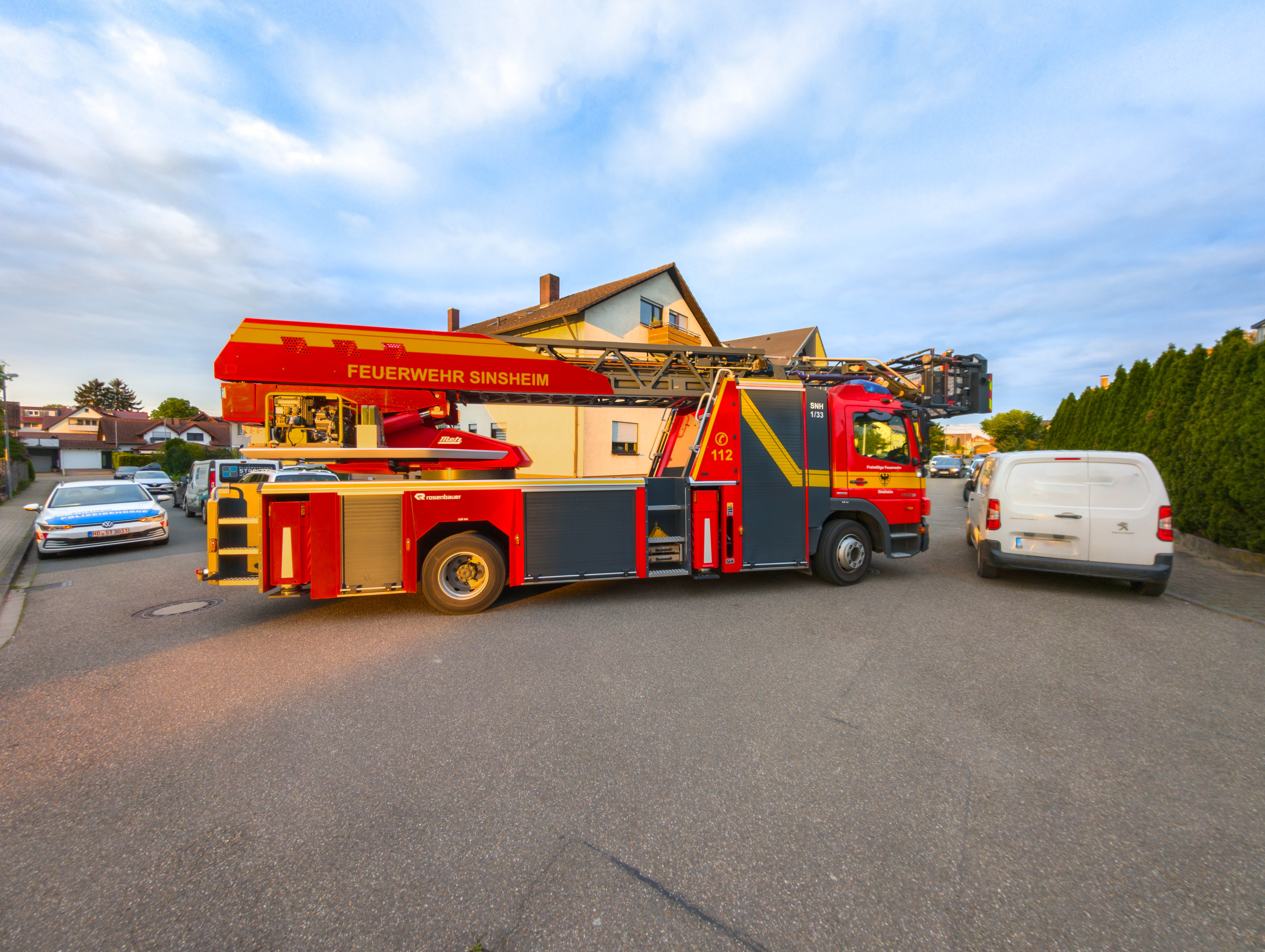 Blockierte Rettungswege und Falschparker: Testfahrt der Feuerwehr zeigt Problematik auf