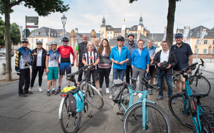 Mit dem Landrat durchs Tabaklabyrinth: Eröffnungstour „Ur-Rhein“ für „Weitersehen“