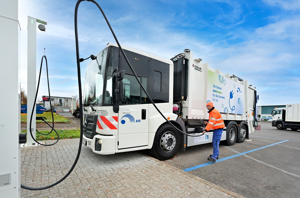 Zwei Elektro-Sammelfahrzeuge für die AVR Kommunal