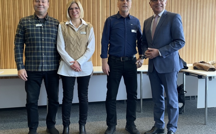 Landrat Stefan Dallinger ehrt Mitarbeitende zu ihrem Dienstjubiläum