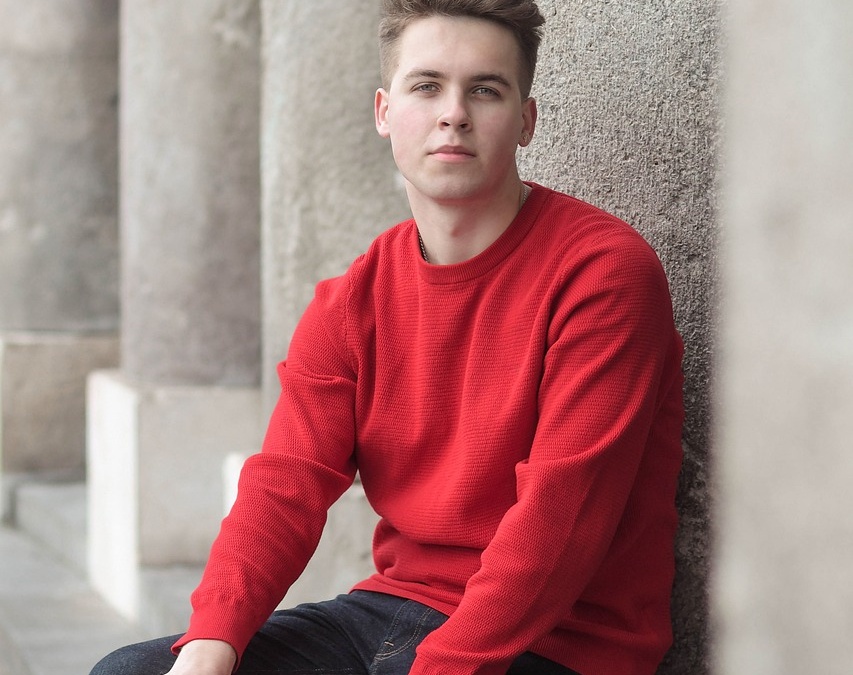 Zeitlose Eleganz: Warum der Wollpullover ein Must-have für jeden Herren ist