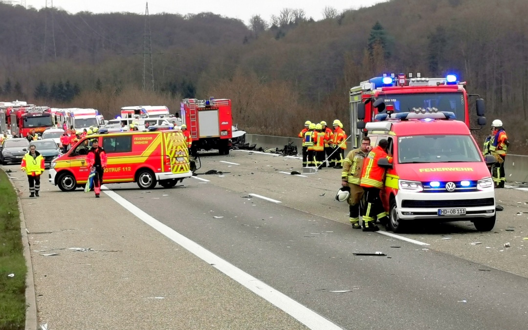 Zwei Tote nach Frontalzusammenstoß nach Geisterfahrer-Unfall auf der A6