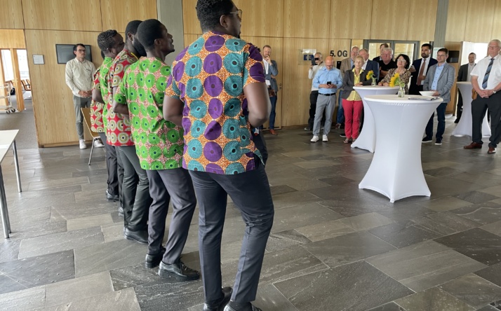 Akoo Show Choir aus Winneba (Ghana) sang im Landratsamt