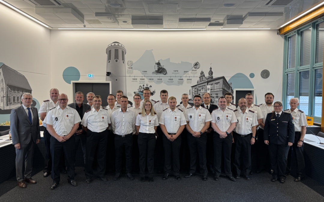 Feuerwehrkräfte erhalten Ehrenzeichen für Saarland-Einsatz