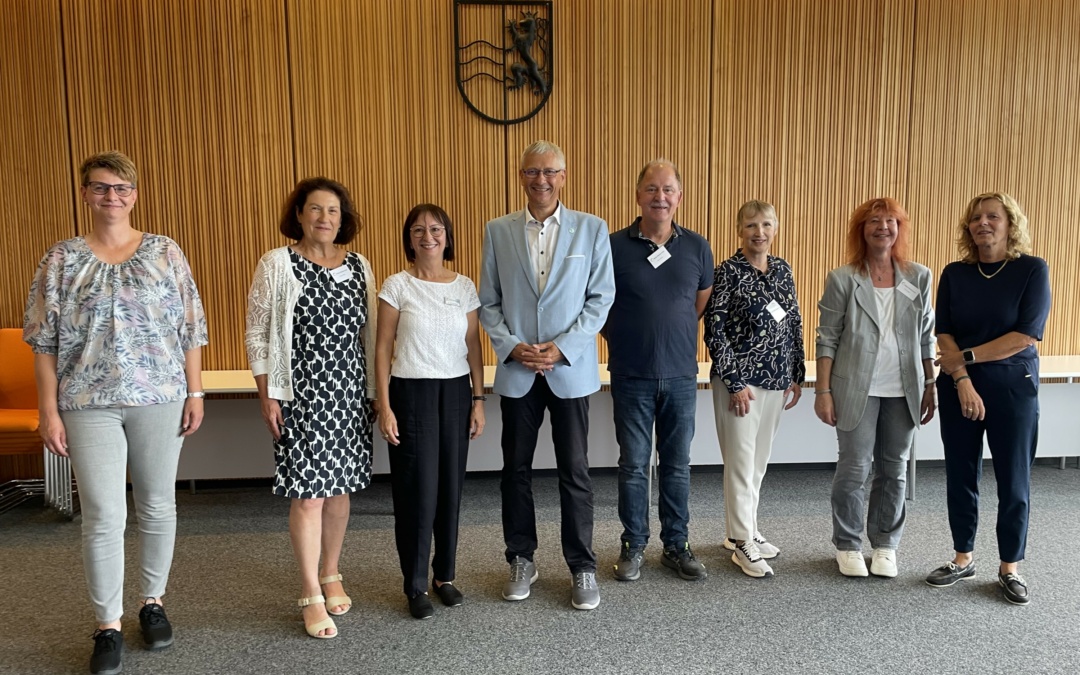 Erster Landesbeamter Stefan Hildebrandt verabschiedet fünf Mitarbeitende in den Ruhestand