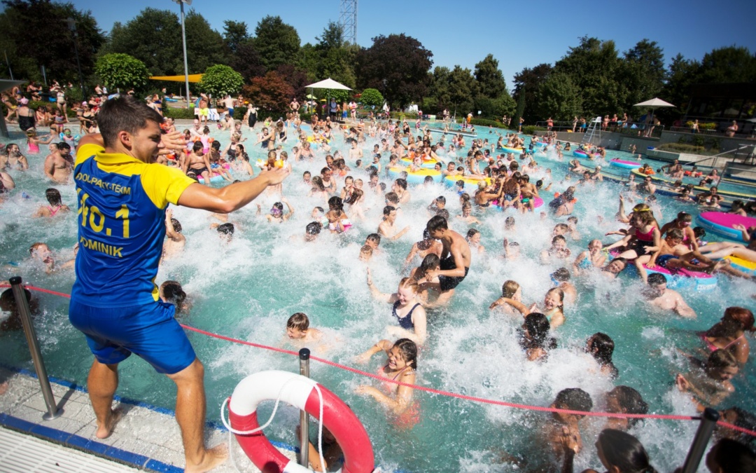 Musik, Spiel und Wasserspaß in Sinsheim: School‘s out Party im Freibad am 30. Juli