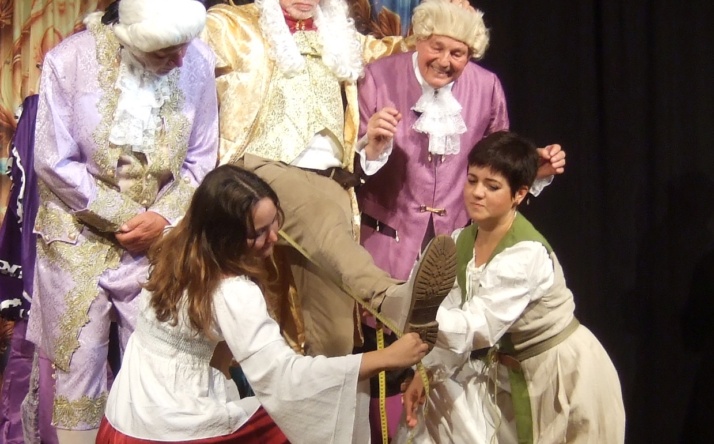 Sinsheimer Theaterkiste präsentiert: Des Kaisers neue Kleider