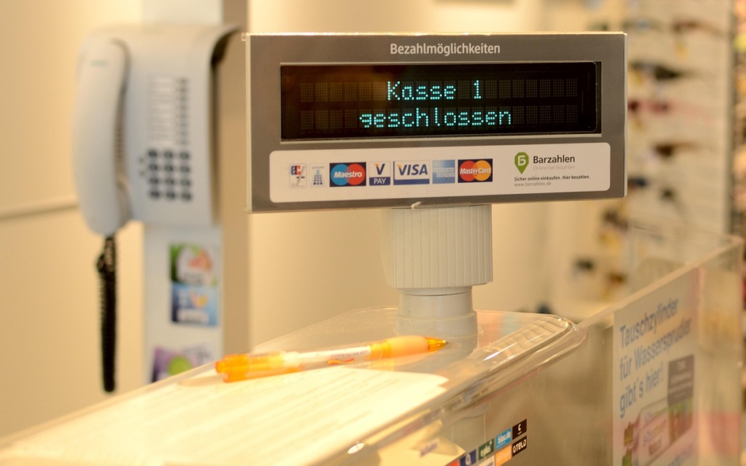 Was sind die Vor- und Nachteile von Selbstbedienungskassen?