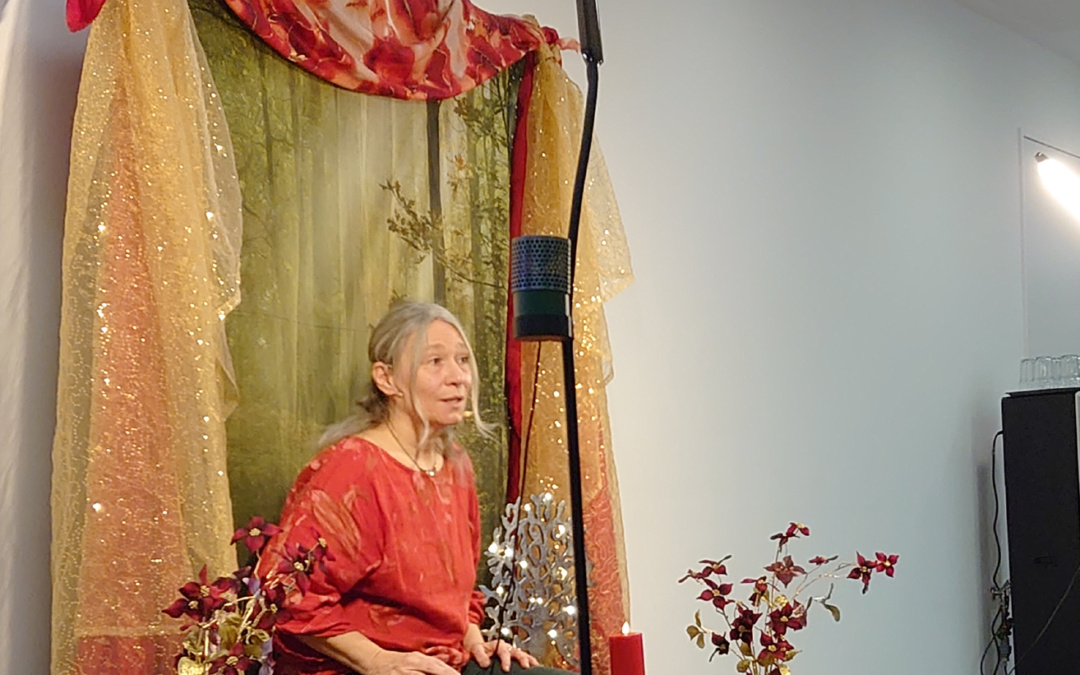 Sarah Schmist: Märchenhafte Adventslesung in der Stadtbibliothek Sinsheim