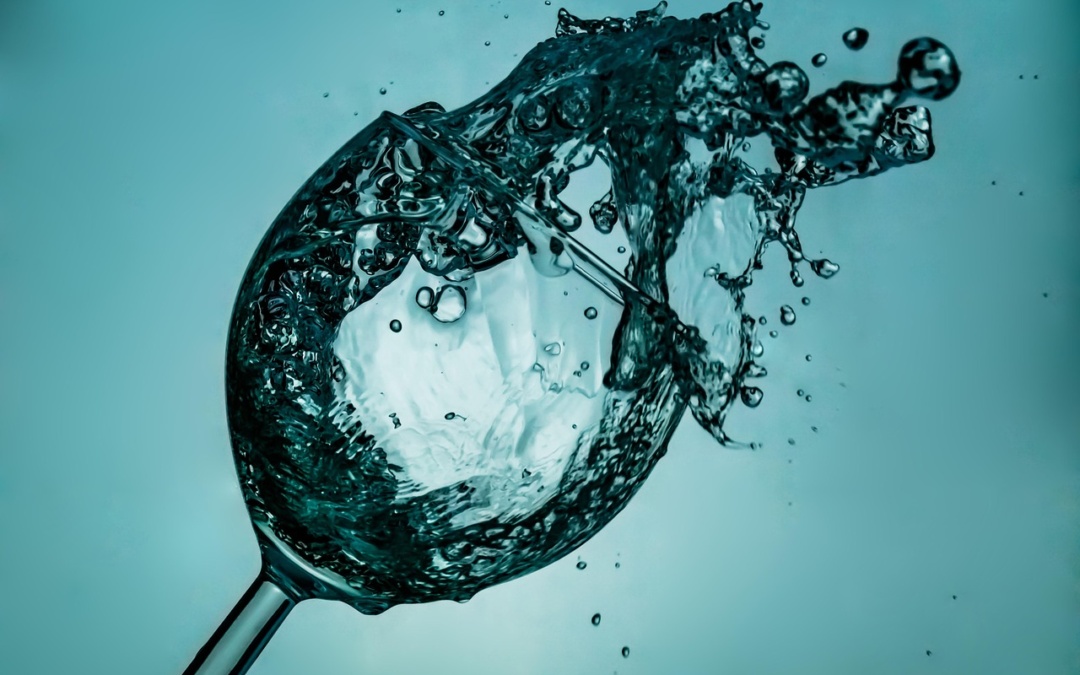 Die Zukunft des Wassertrinkens: So funktionieren Wasserspender und Trinkwasserbrunnen