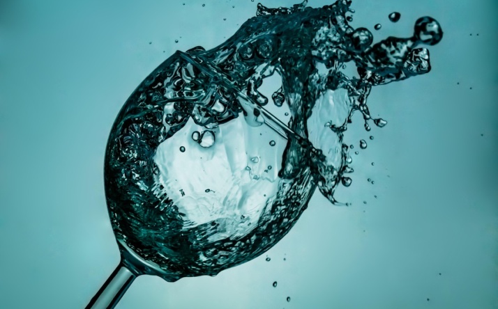 Die Zukunft des Wassertrinkens: So funktionieren Wasserspender und Trinkwasserbrunnen